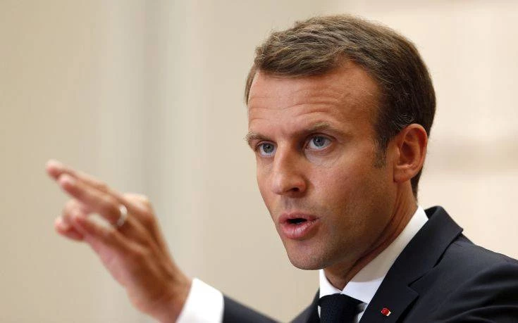 Ο Μακρόν απολύει 1.800 καθηγητές από τα σχολεία